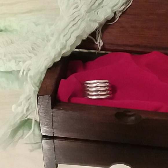 Jewelry - 💖 Sterling Silver .925 five bands in one ring